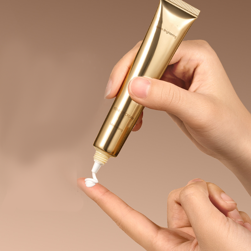 -50% FLASH | L'Essence-Crème qui Transforme Votre Teint : Éclat Immédiat & Imperfections Estompées ✨