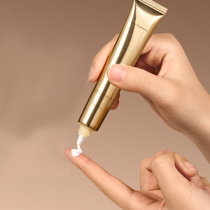 -50% FLASH | L'Essence-Crème qui Transforme Votre Teint : Éclat Immédiat & Imperfections Estompées ✨